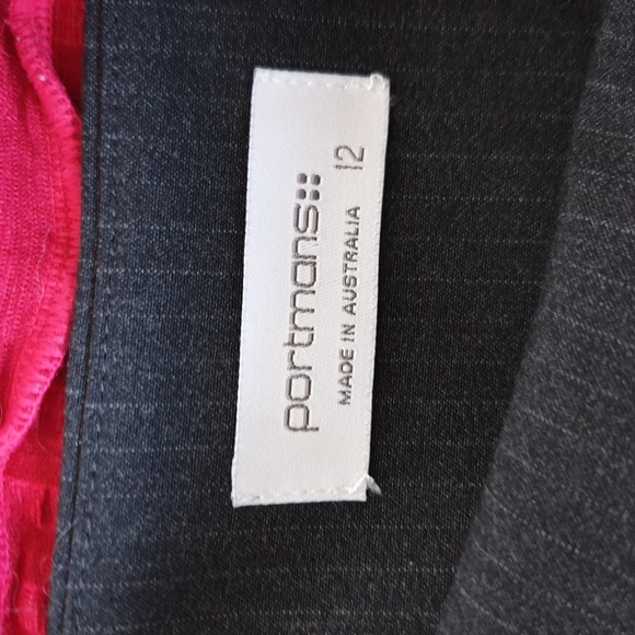 Non-matching grey work/corporate skirt suit. - Picture 4 of 5